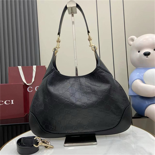 구찌 B 스몰 숄더백 834981 2025/신상