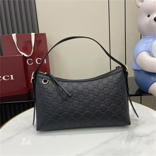 구찌 GG 엠블럼 미디엄 숄더백 847449 2025/신상